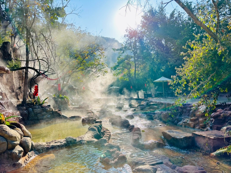 6-Day West Yunnan Discovery: Kunming, Mangshi, Ruili & Tengchong Highlights