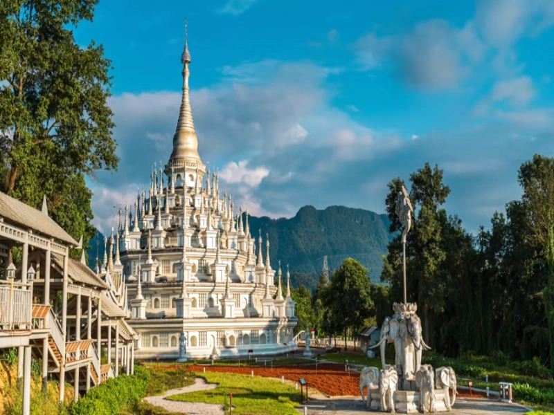6-Day West Yunnan Discovery: Kunming, Mangshi, Ruili & Tengchong Highlights