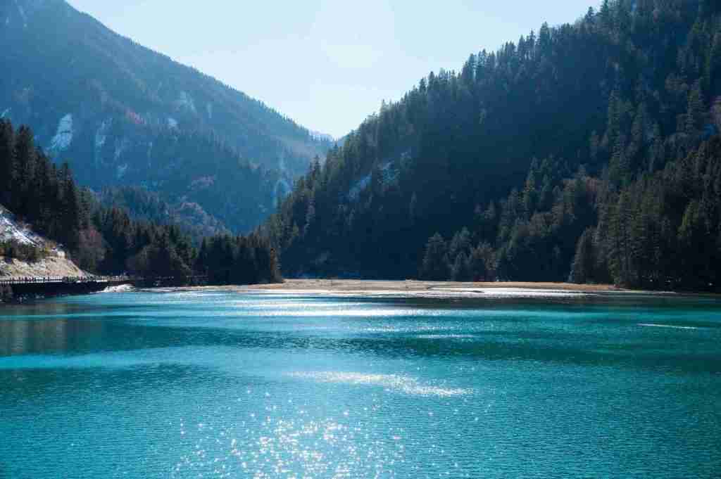 Natural wonders China — Jiuzhaigou lakes and peaks
