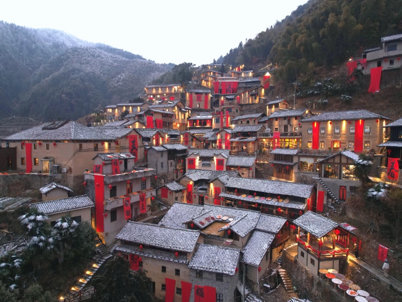 Cliffside homestays in Chenjiapu reached via the Songyang village trek