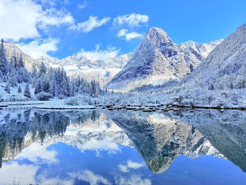 Panoramic Western Sichuan: 7-Day Daocheng Yading, Mount Siguniang & Moshi Park Tour