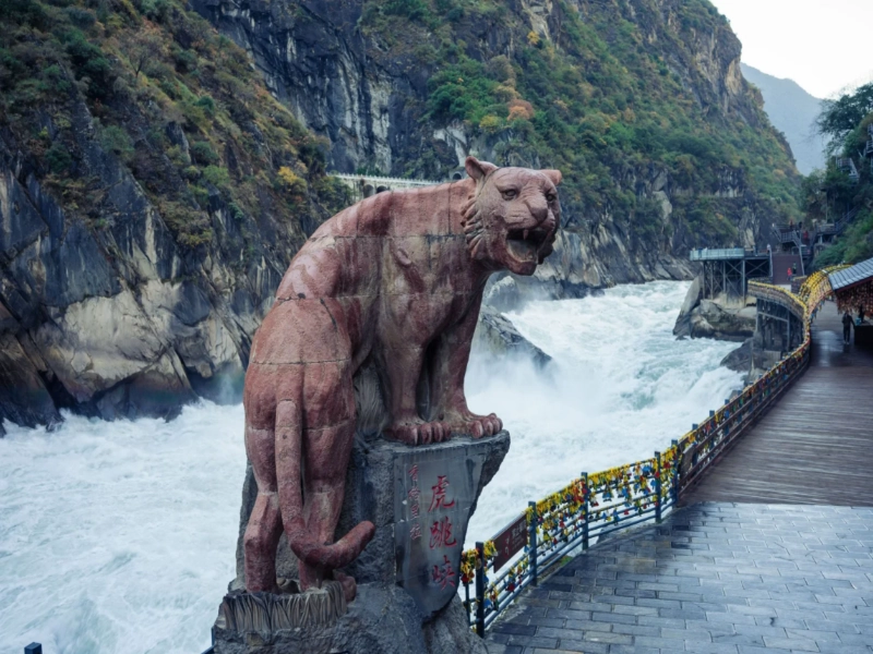 2026 Yunnan Panorama 8 Days Tour: Kunming, Dali, Lijiang, Shangri-La & Lugu Lake