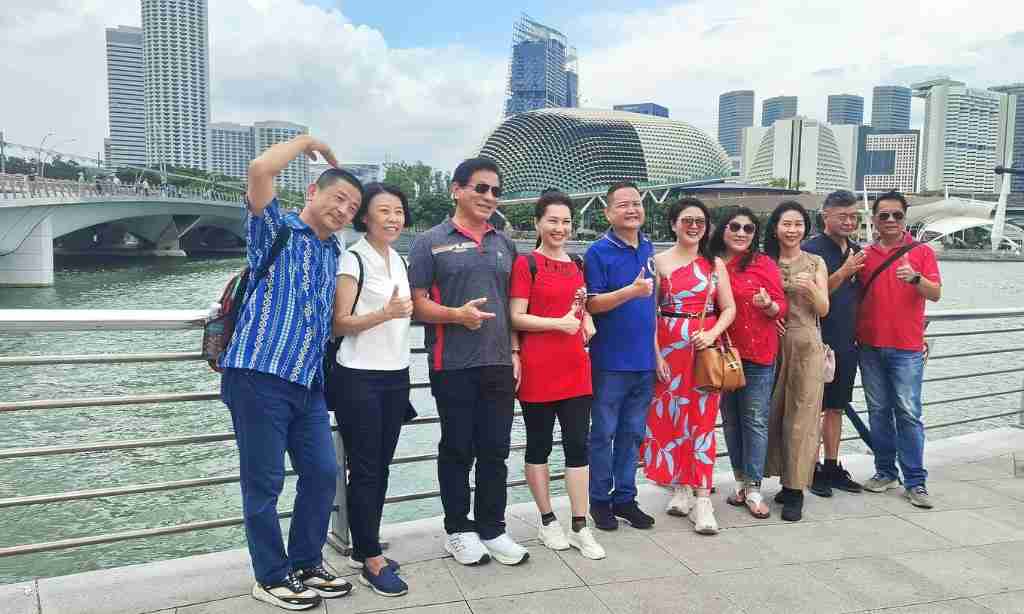 Chinese tourists at Marina Bay Singapore — Singapore China mutual visa-free travel